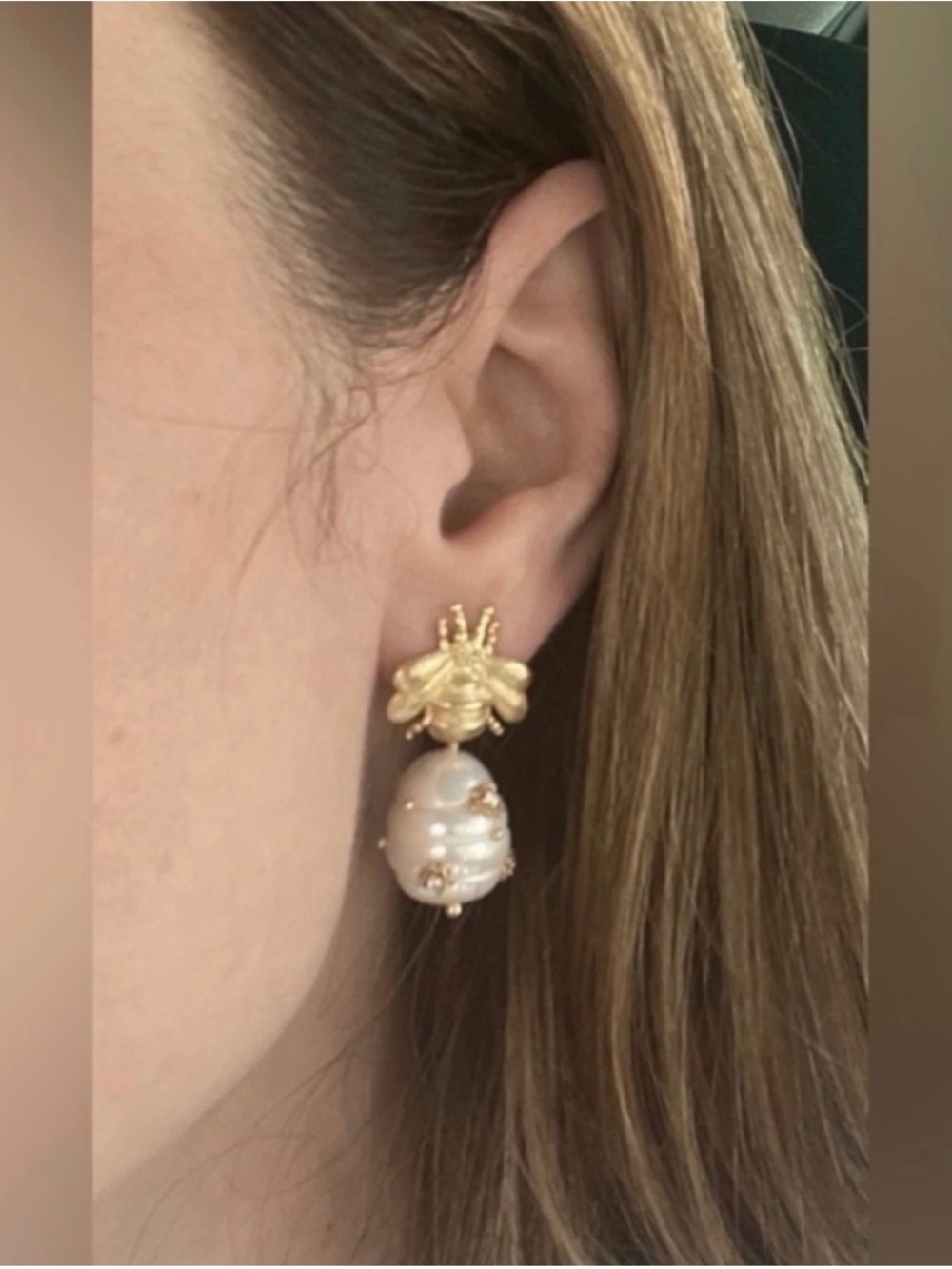 Gold Bee and Pearl Drop Earrings - Women Jewelry hypoallergenic - Picture 5 of 9